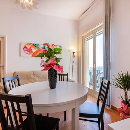 La Florisandra Coast Apartment *